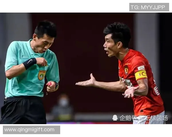 广州恒大与上海申花激战正酣谁能在中超赛场上笑到最后